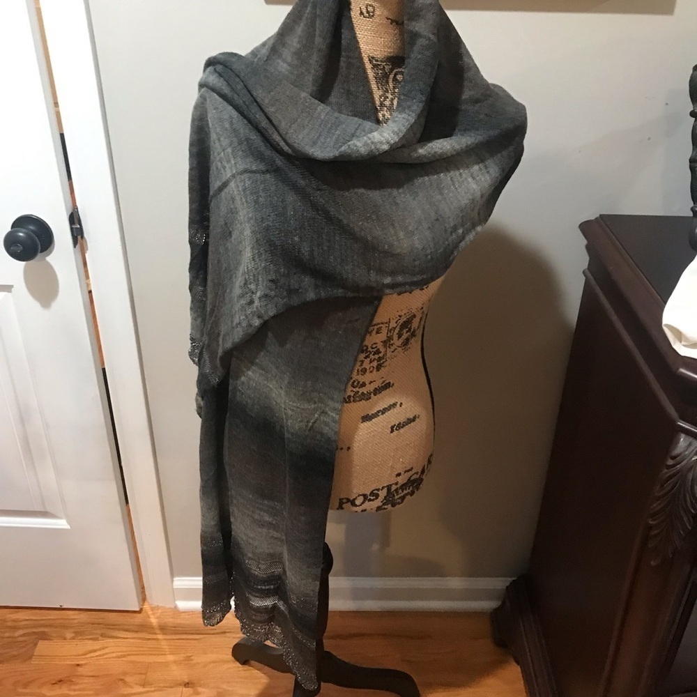 ▪️Coldwater Creek Lightweight Scarf/Shawl